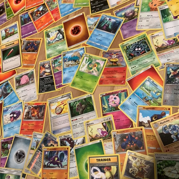 HUGE Lot of Pokémon Cards! - Picture 4 of 6